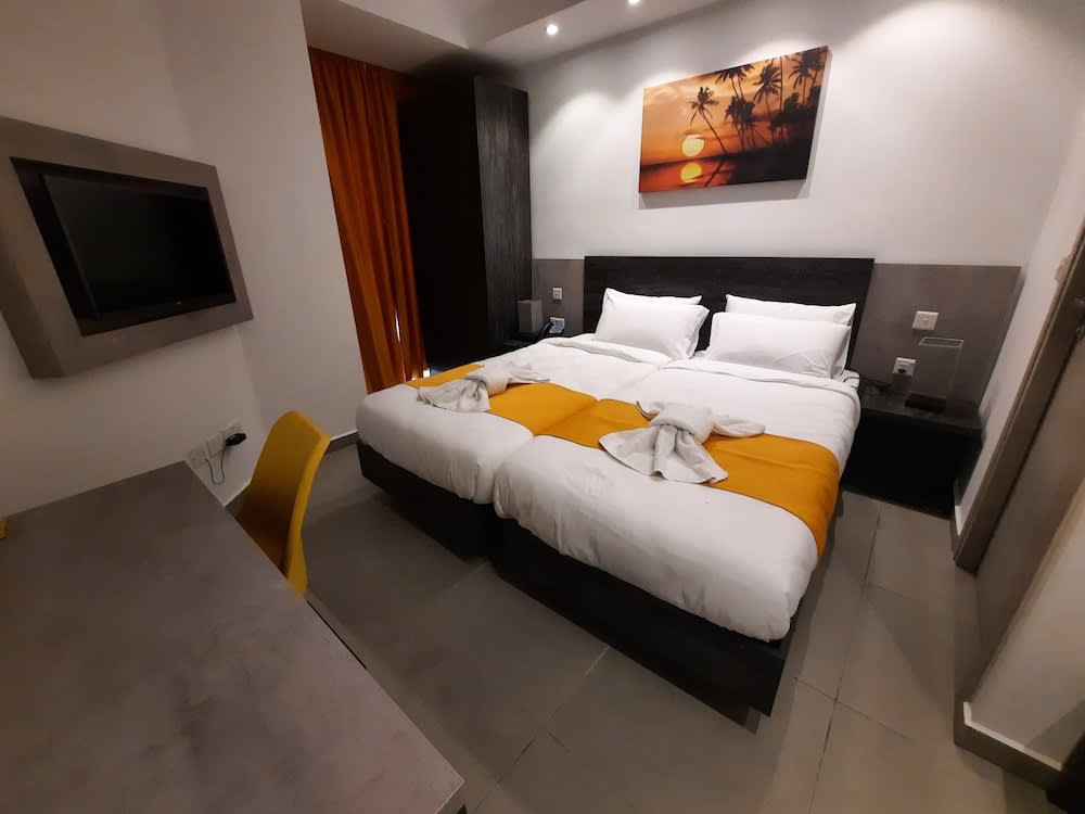 Paris - La Valette - Shoreline Hotel