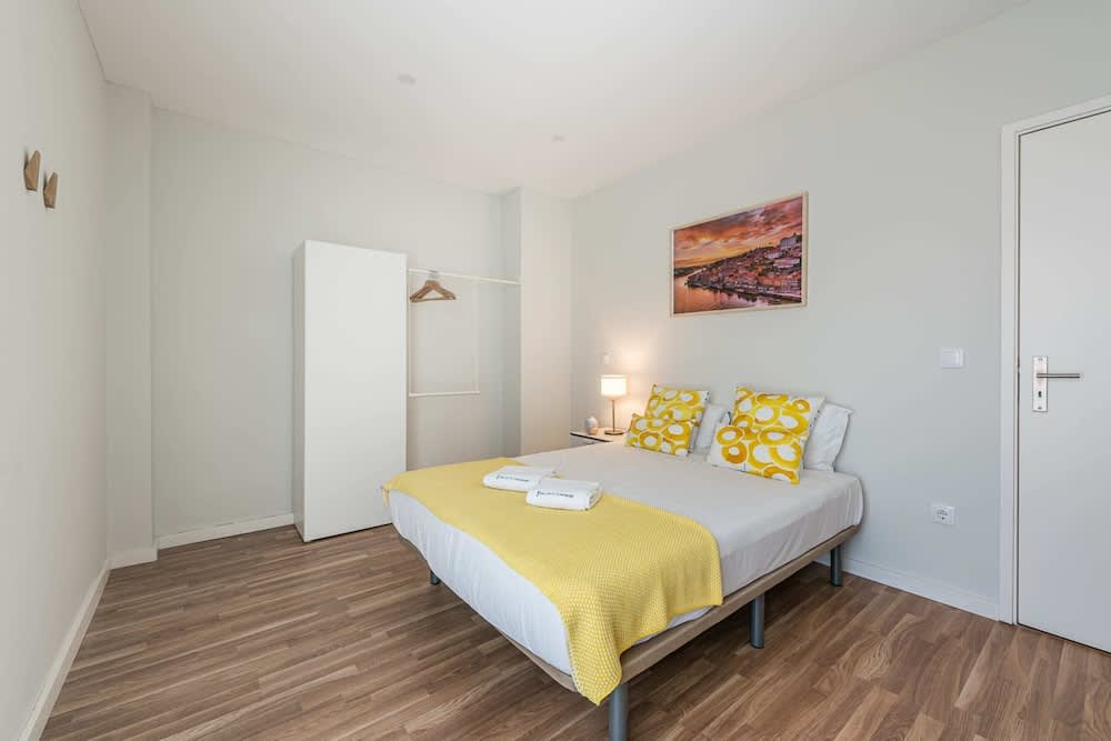 Lyon - Porto - Guestready - Silver Dawn A