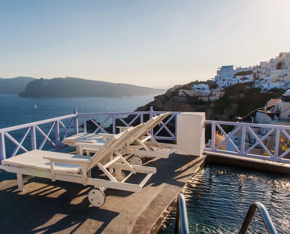 Paris - Santorin - Armeni Village Rooms & Suites