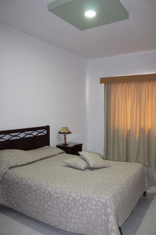 Marseille - Paphos - Petsas Apartments & Tavern