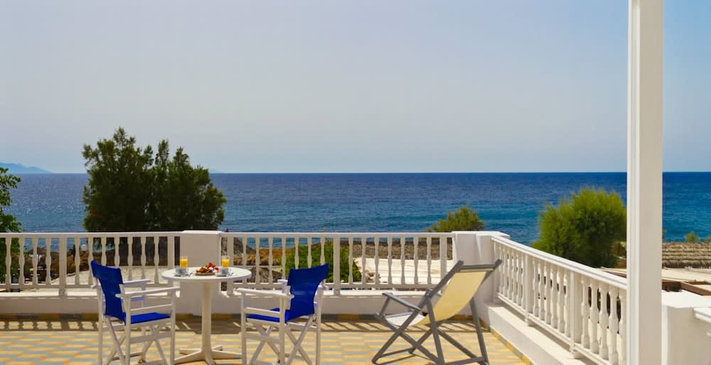 Marseille - Santorini - Dolphins