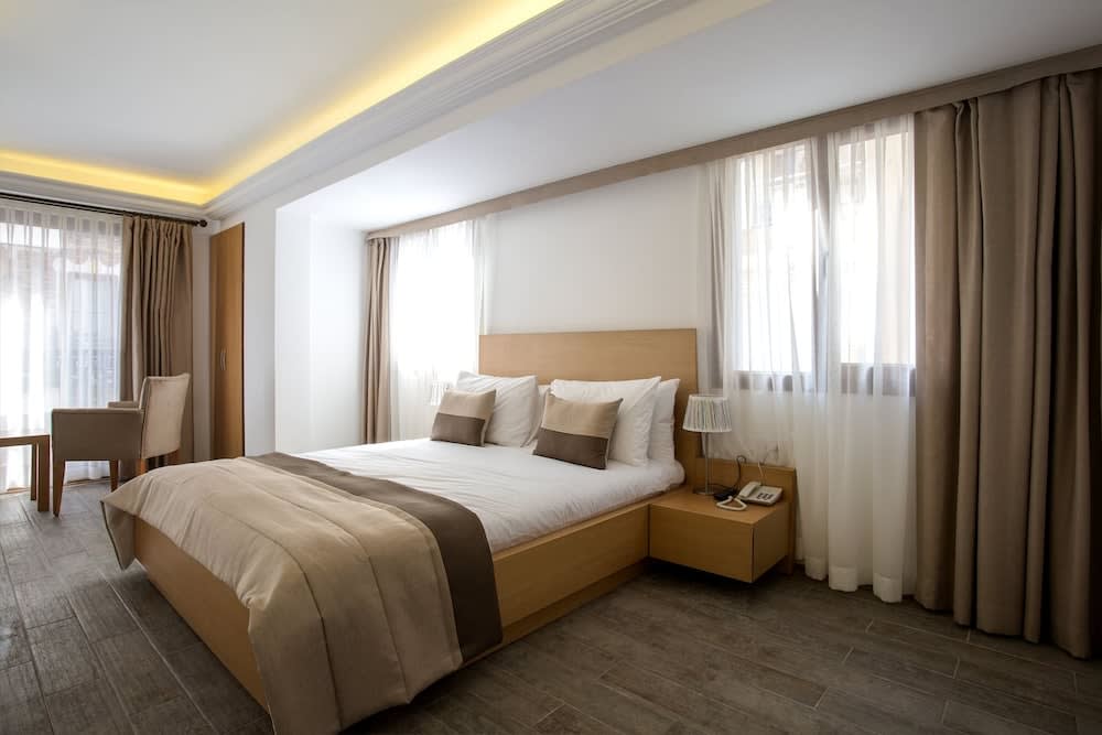 Paris - Izmir - MB City Hotel