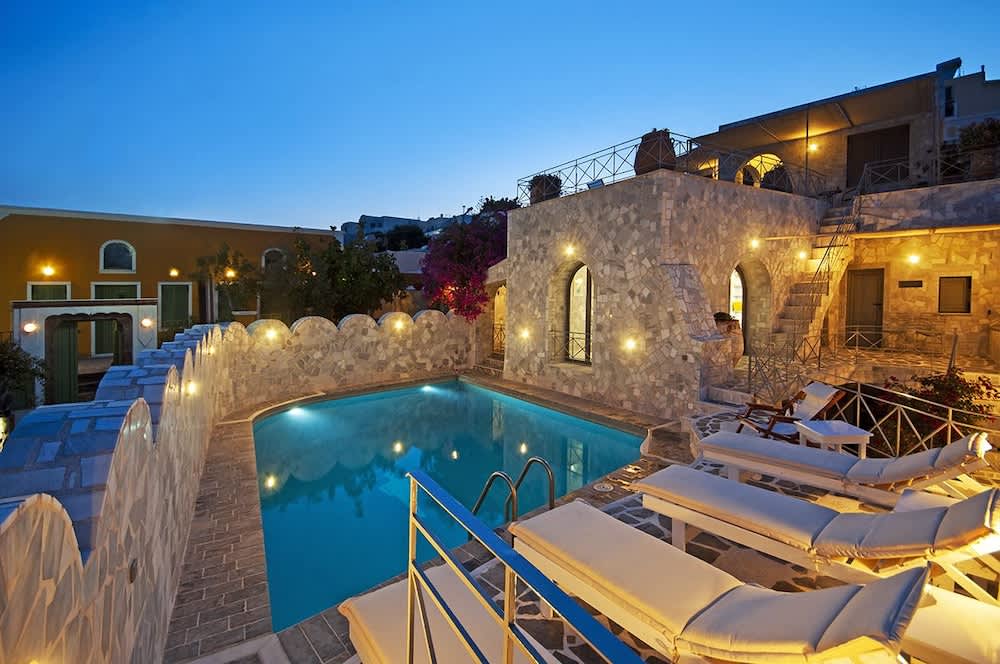 Lyon - Santorini - Roubeti Village