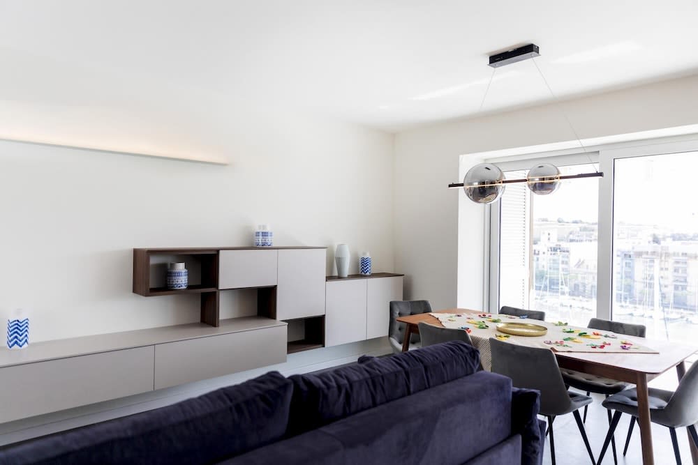 Paris - La Valette - Stunning 3BR Apartment With Marina Views