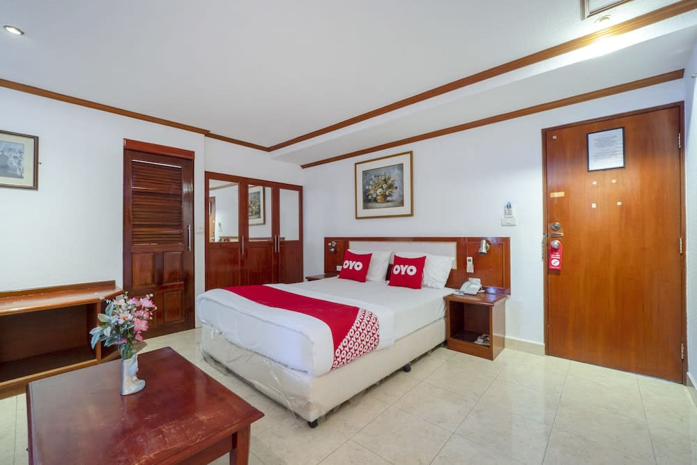 Paris - Pattaya - OYO 75328 Punjabi Junction