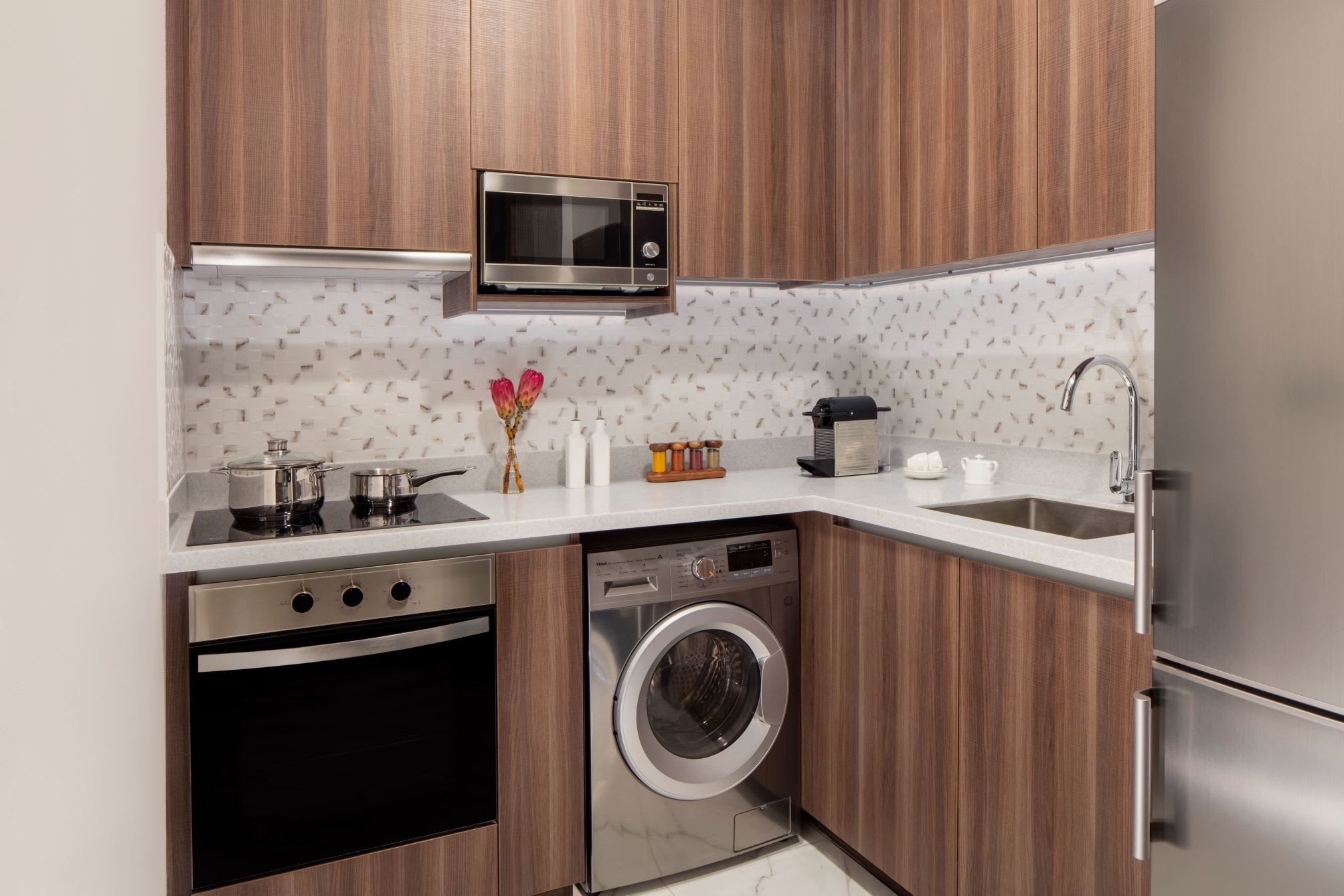 Avani Plus Palm View Dubai Hotel & Suites 4