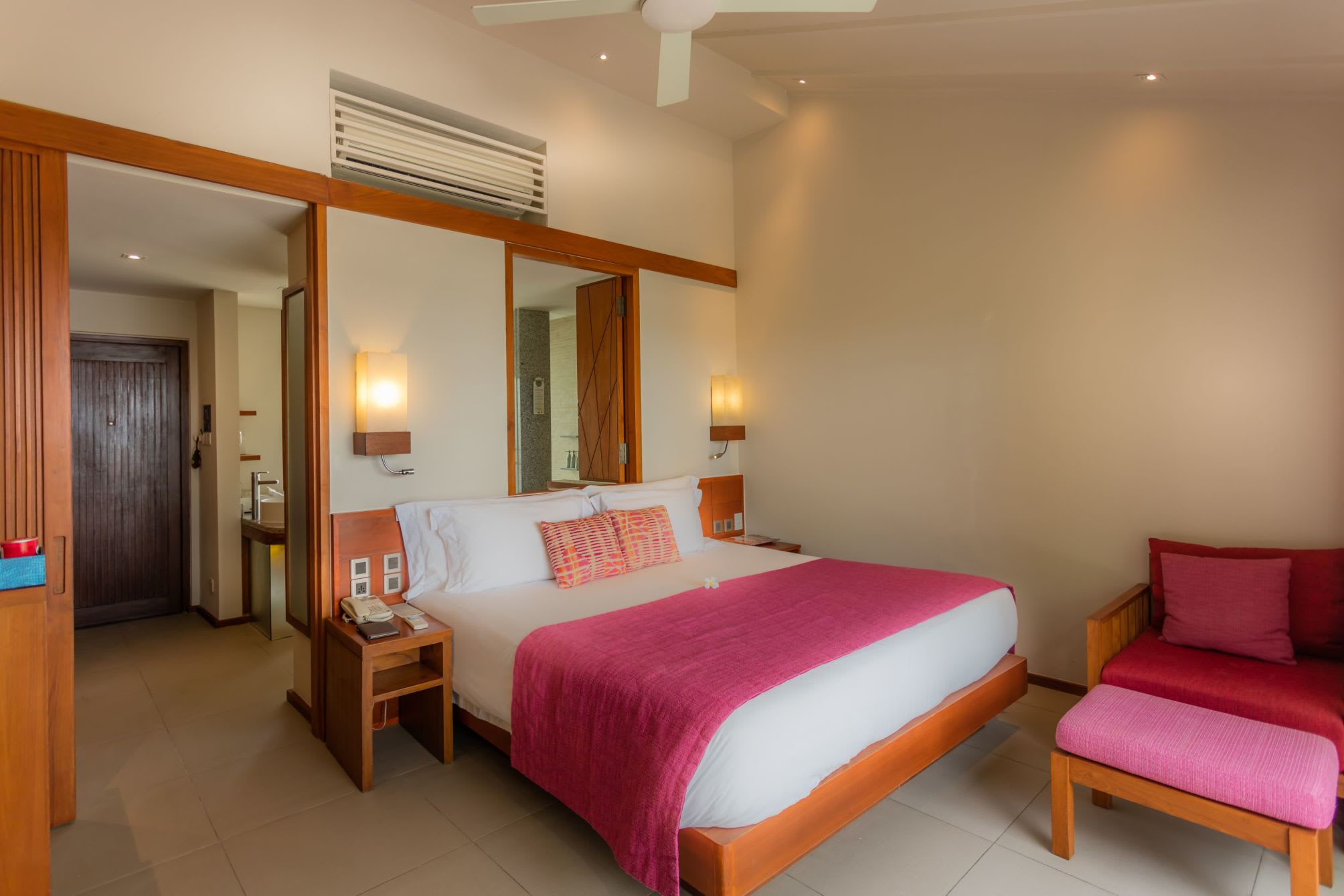 Centara Ras Fushi Resort & Spa Maldives 4