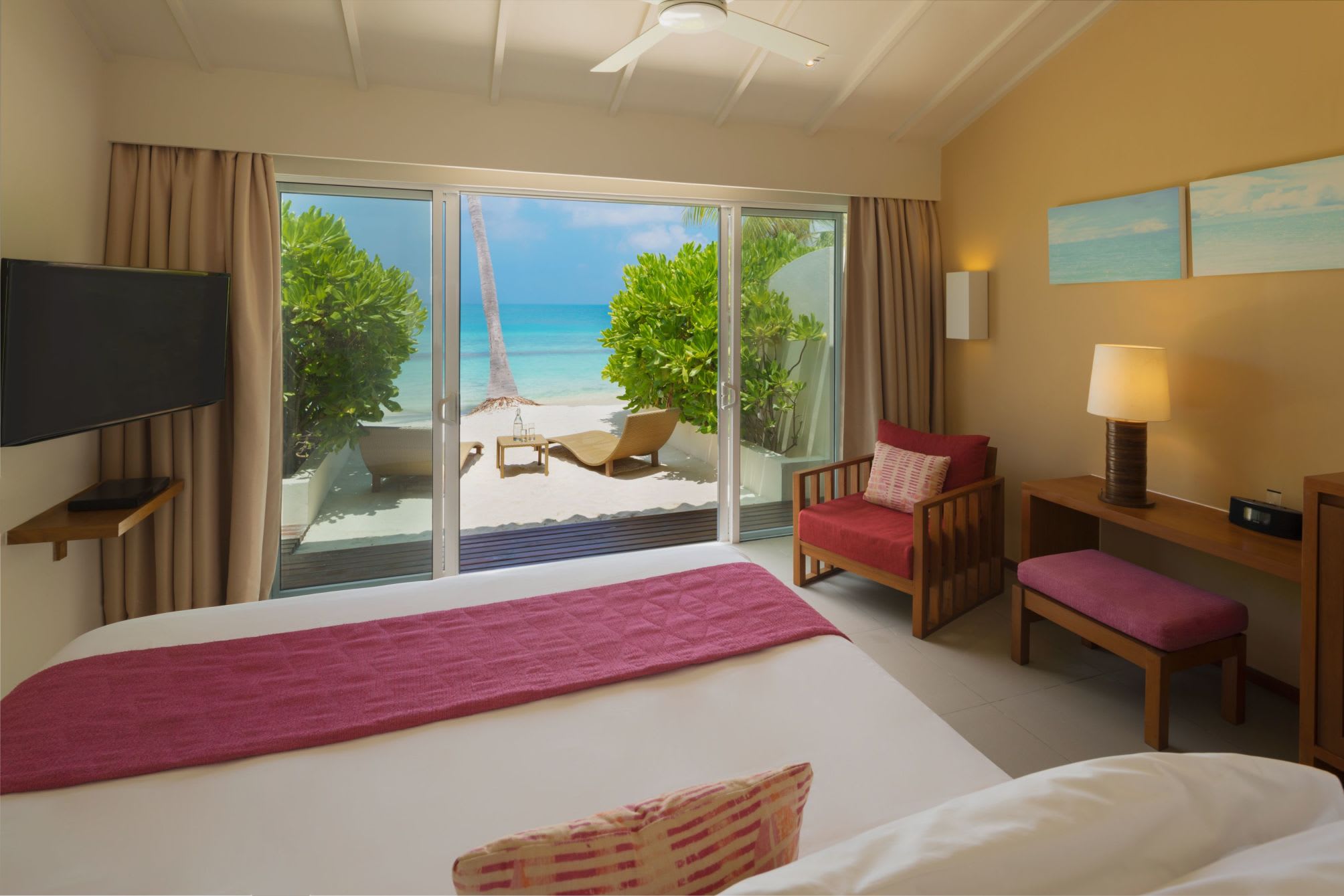 Centara Ras Fushi Resort & Spa Maldives 5