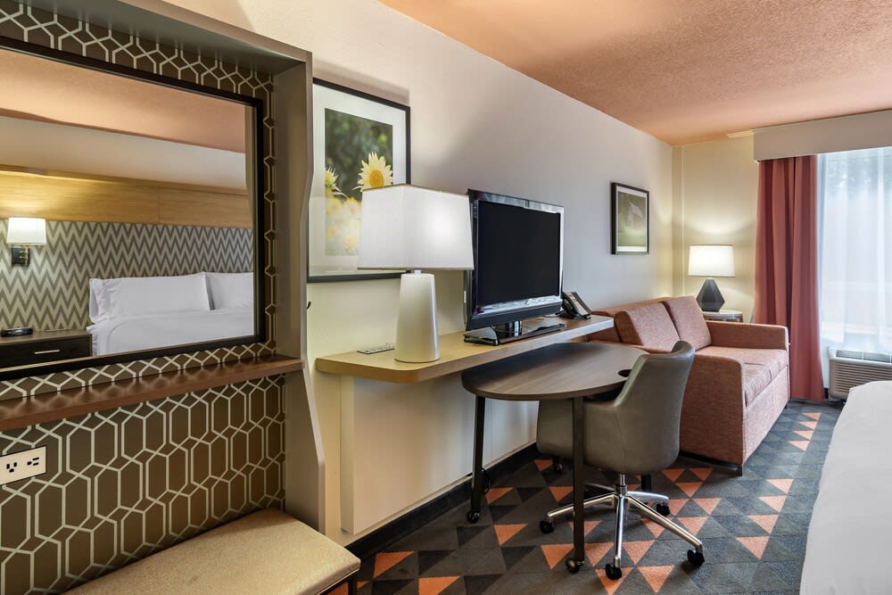 Holiday Inn Atlanta-Gas South Arena Area by IHG 4