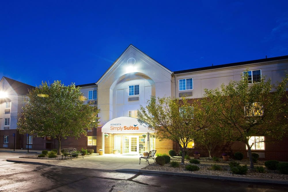 Sonesta Simply Suites Detroit Troy 1