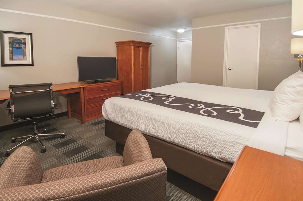 La Quinta Inn by Wyndham San Antonio Brooks City Base 4