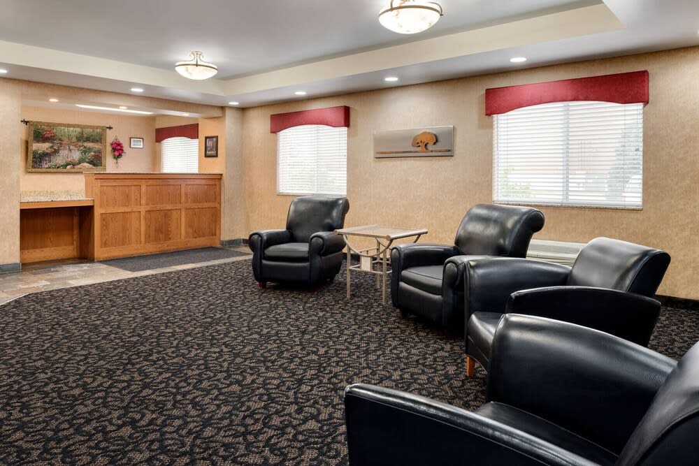 Travelodge by Wyndham Clinton Valley West Court 2