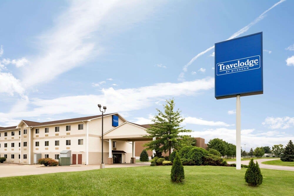 Travelodge by Wyndham Clinton Valley West Court 1