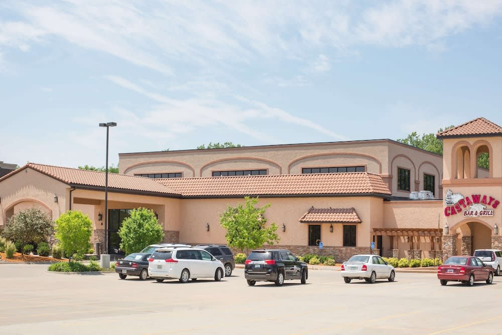 Ramada by Wyndham Des Moines Tropics Resort & Conference Ctr 1