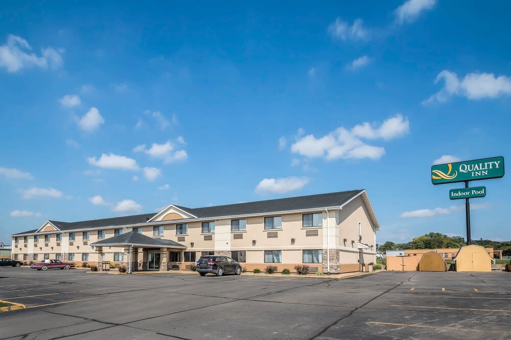 Quality Inn Coralville - Iowa River Landing 1