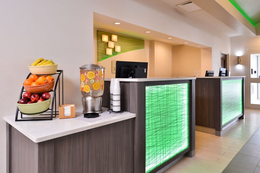 Holiday Inn & Suites ROCHESTER - MARKETPLACE by IHG 2