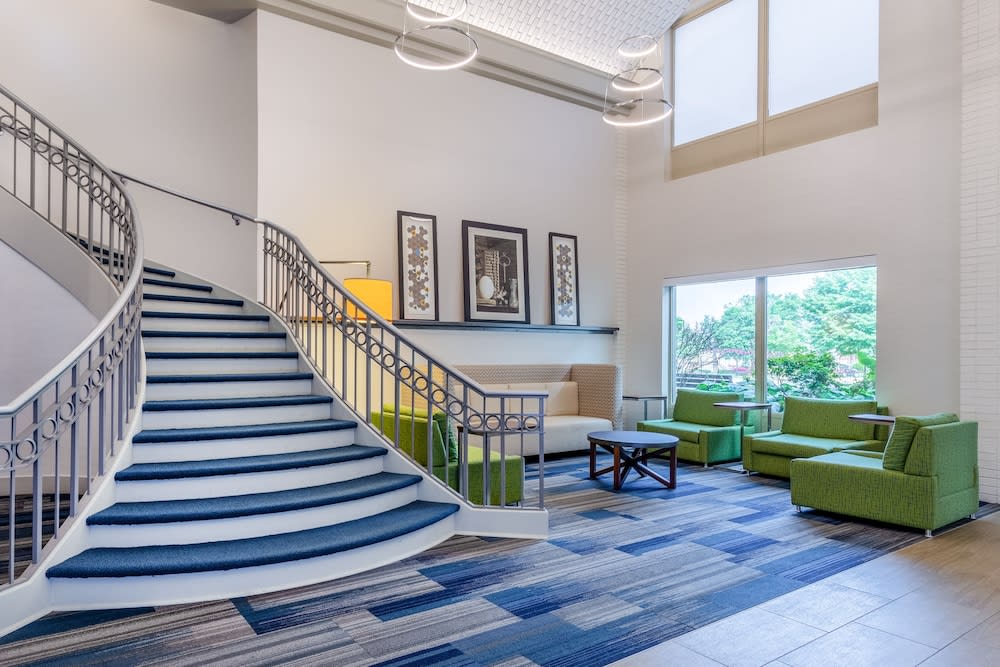 Holiday Inn Express & Suites CHICAGO-MIDWAY AIRPORT by IHG 1