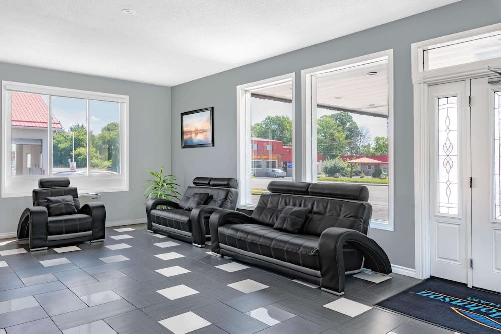 Howard Johnson by Wyndham Gananoque 2