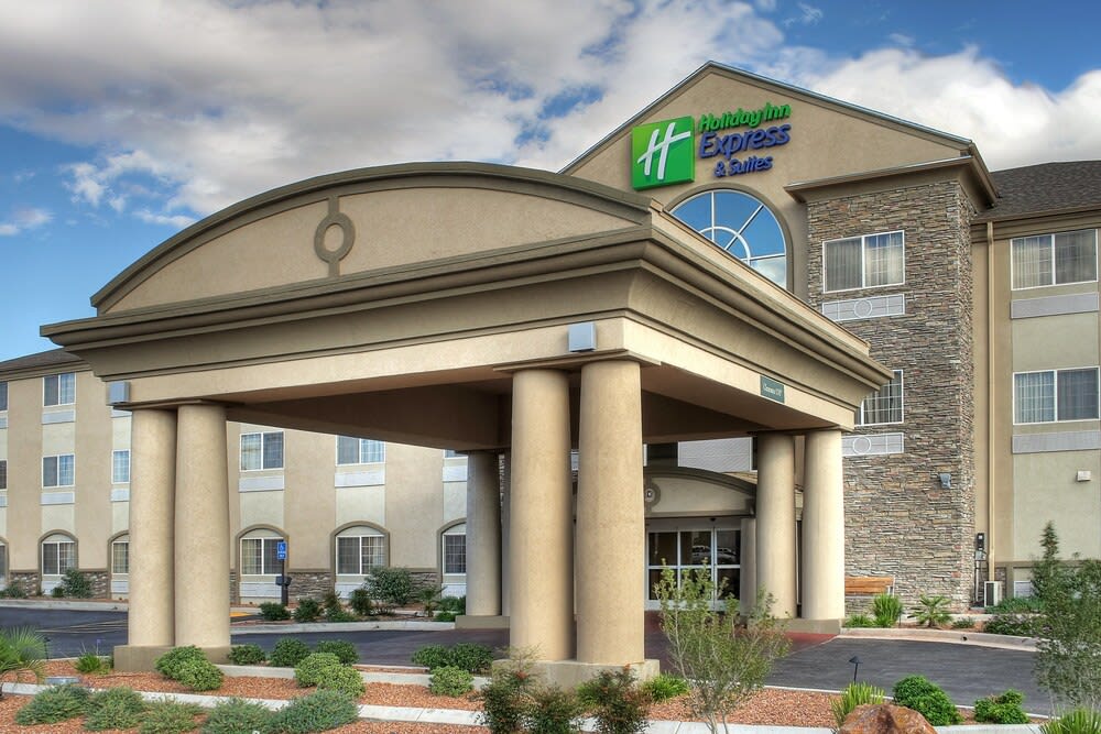 Holiday Inn Express & Suites CARLSBAD by IHG 1