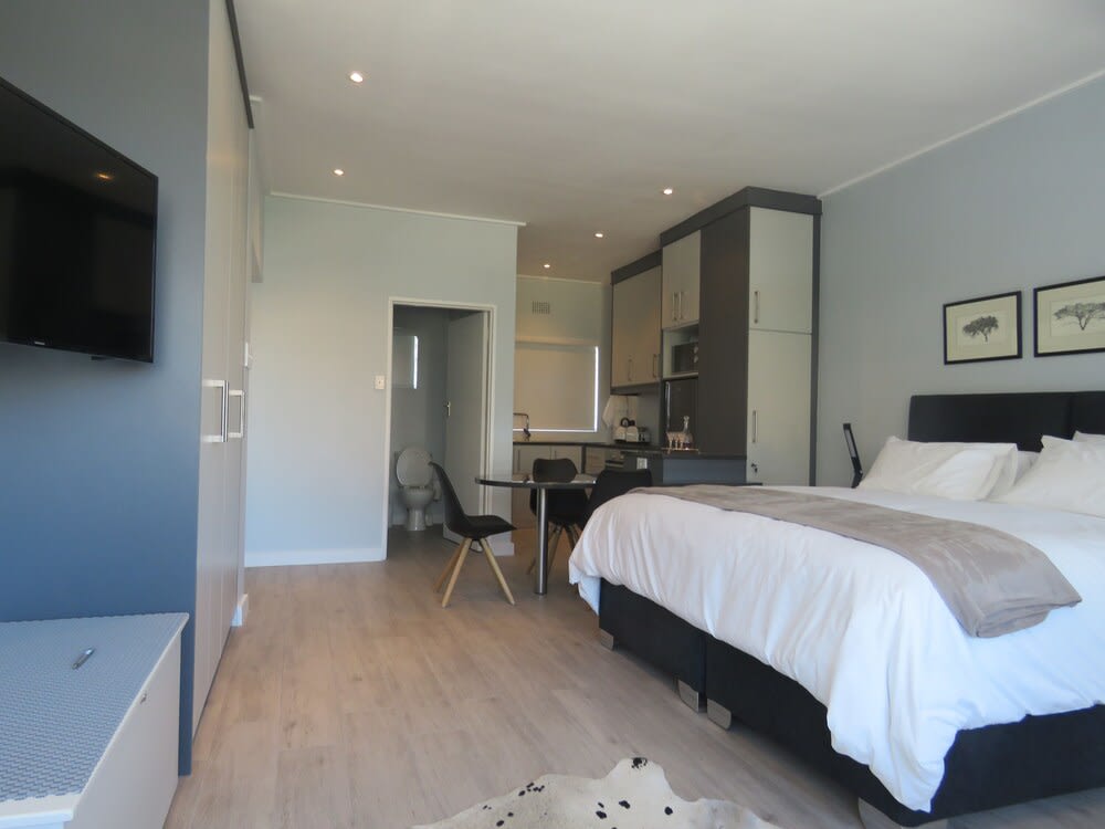 Cosy Studio, Work & Stay in Gardens 1