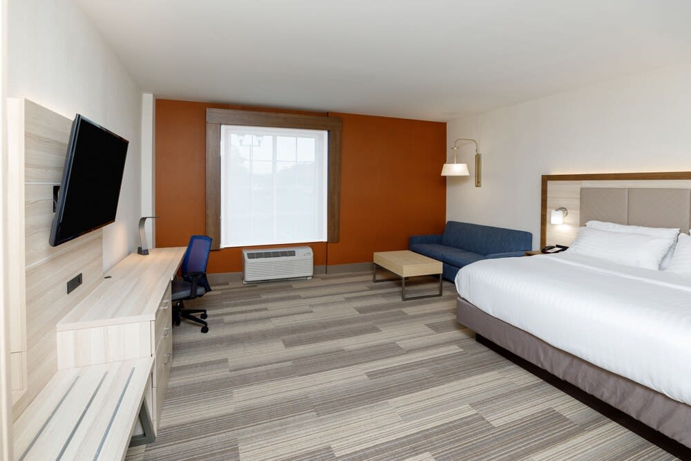 Holiday Inn Express & Suites Sturbridge by IHG 4