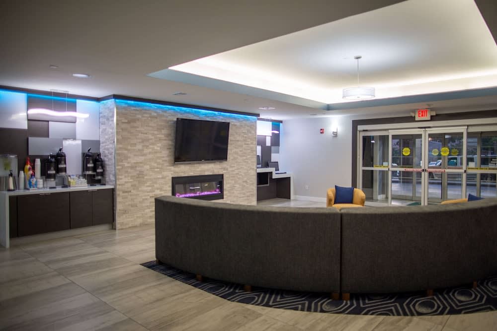 La Quinta by Wyndham Houston East at Normandy 1