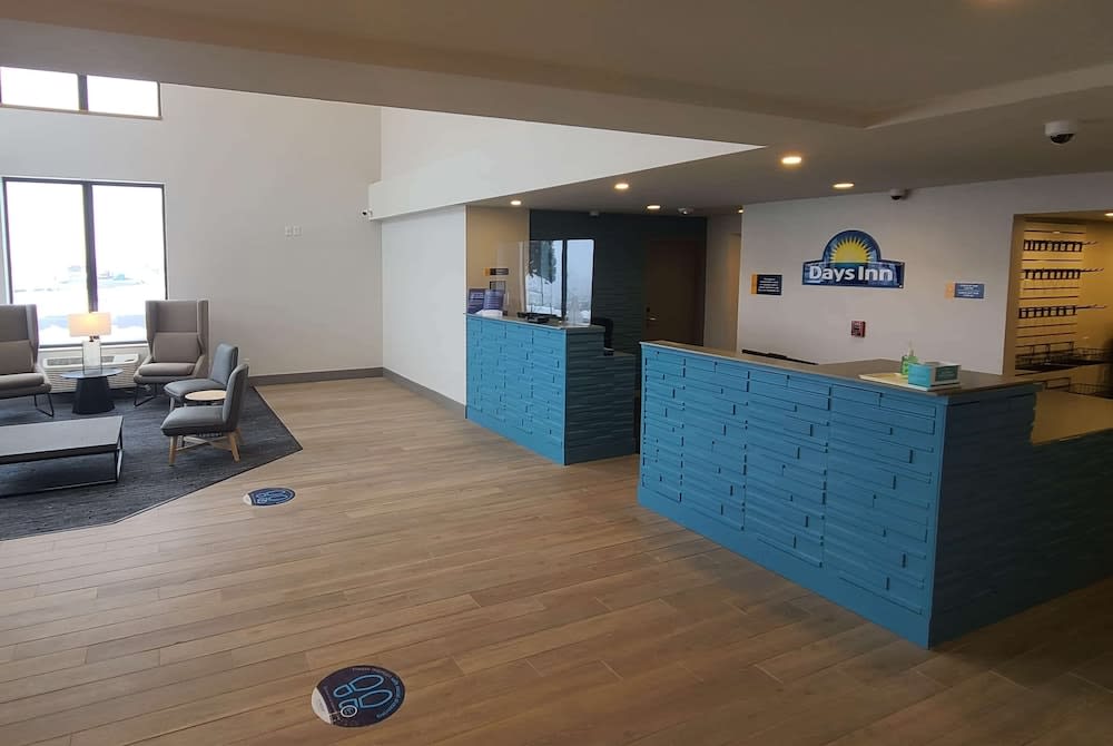 Days Inn by Wyndham Johnson Creek 2
