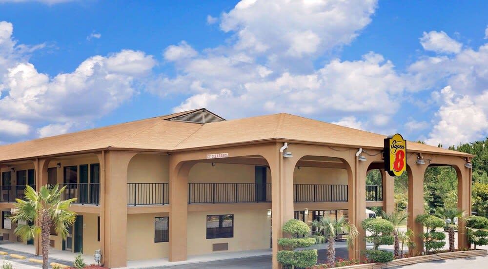 Super 8 by Wyndham Cartersville 1