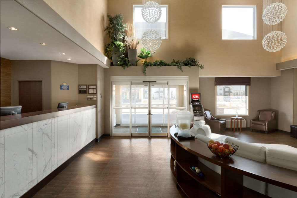 Days Inn by Wyndham Regina Airport West 3