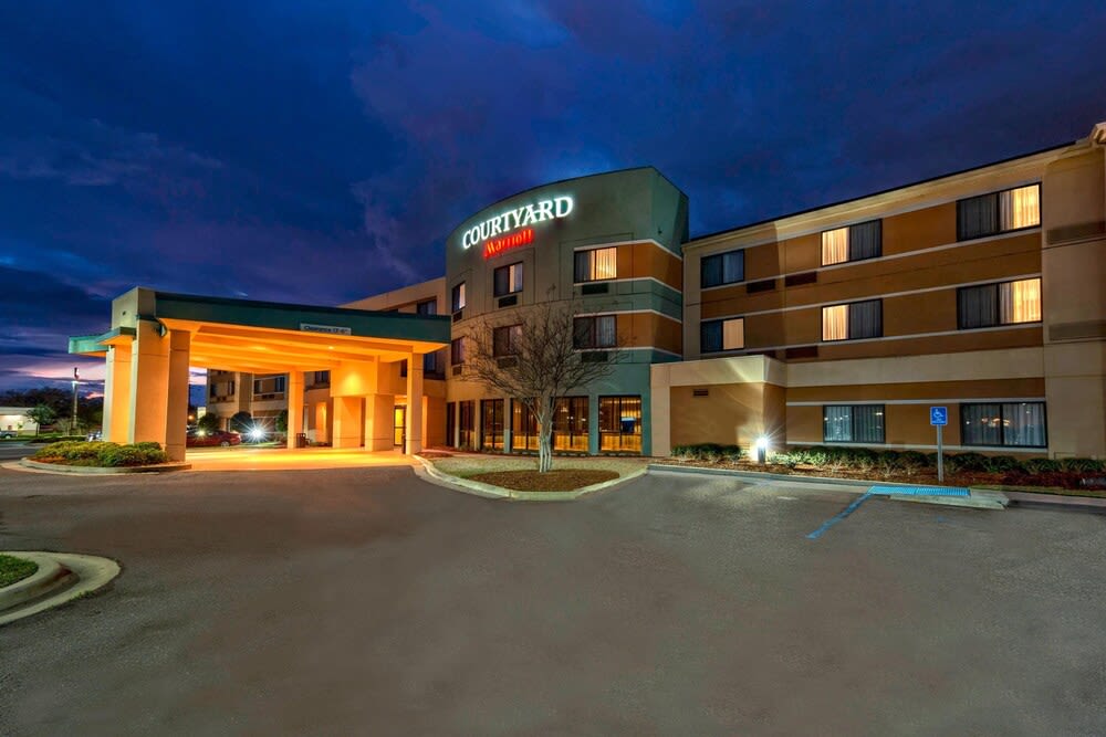 Courtyard by Marriott Alexandria 1