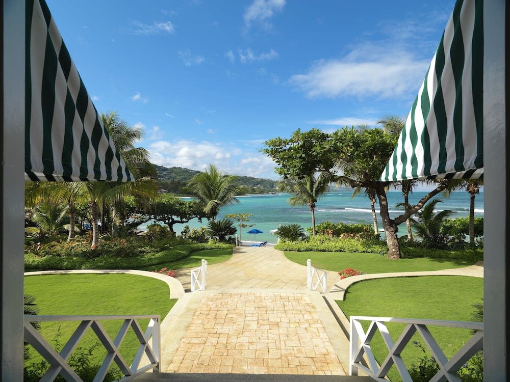 Round Hill Hotel & Villas 2