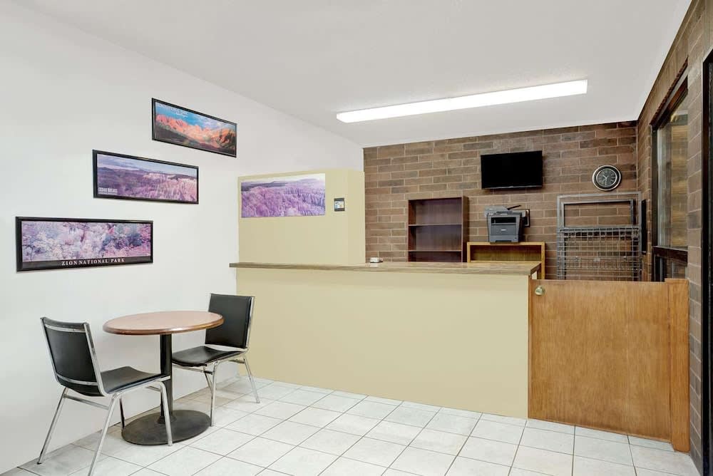 Travelodge by Wyndham Cedar City 2
