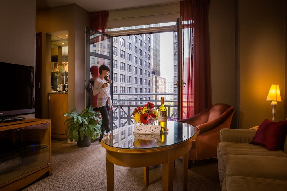 Hotel Giraffe by Library Hotel Collection 1
