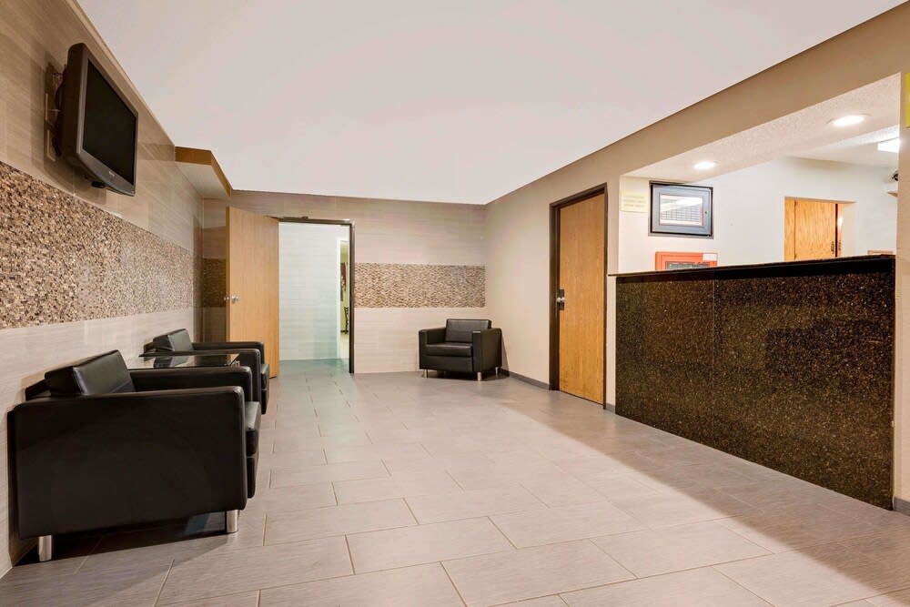 Super 8 by Wyndham Mentor/Cleveland Area 2
