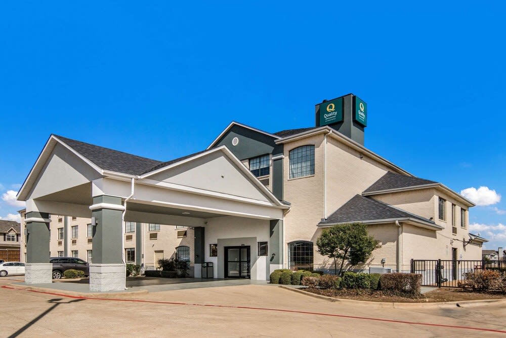Quality Inn & Suites Fort Worth - Fossil Creek 1