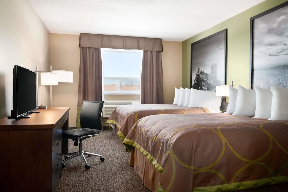 Super 8 by Wyndham Regina 3