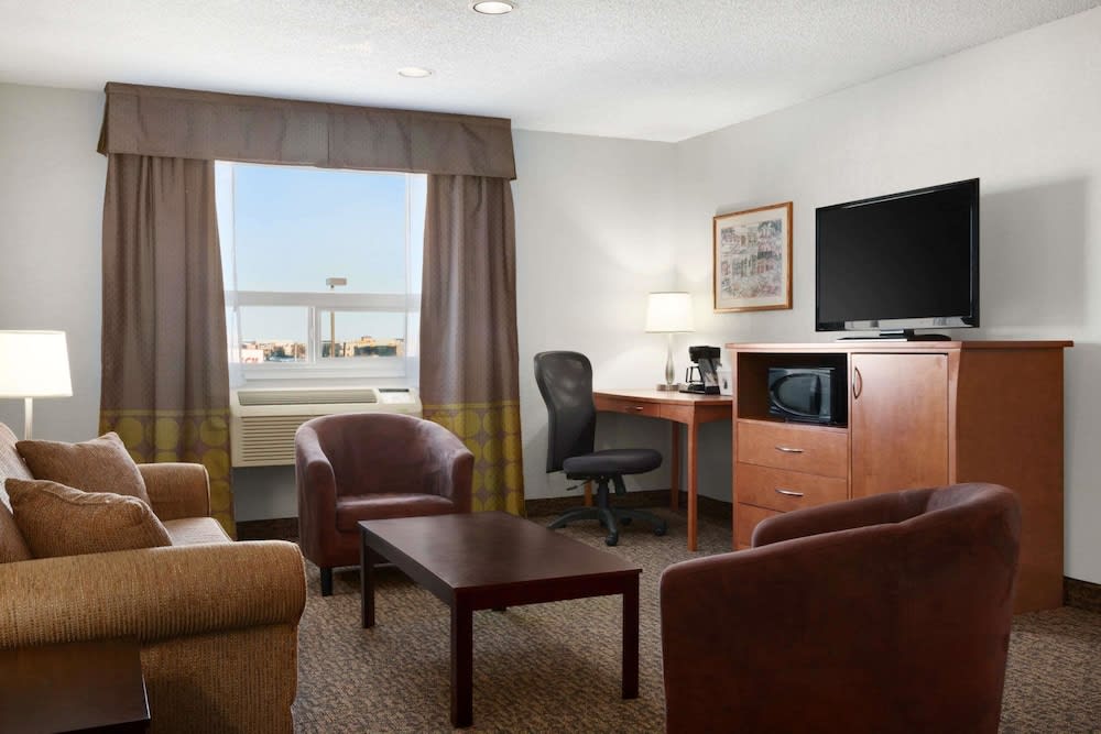Super 8 by Wyndham Regina 4