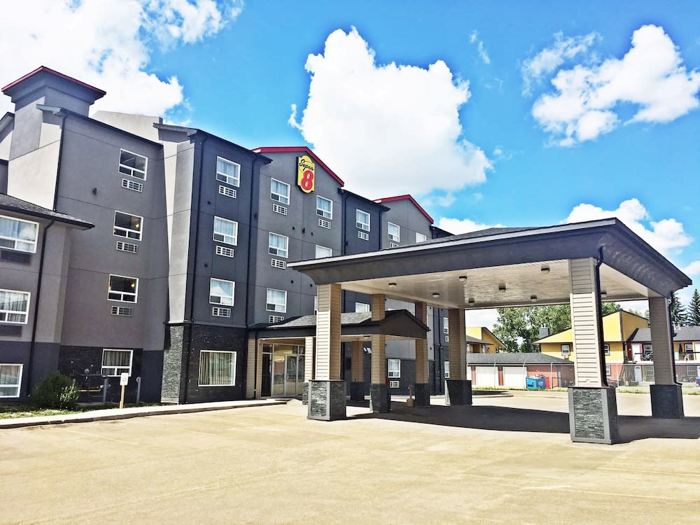 Super 8 by Wyndham Regina 1