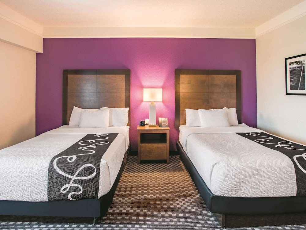 La Quinta Inn & Suites By Wyndham Fort Worth City View 5