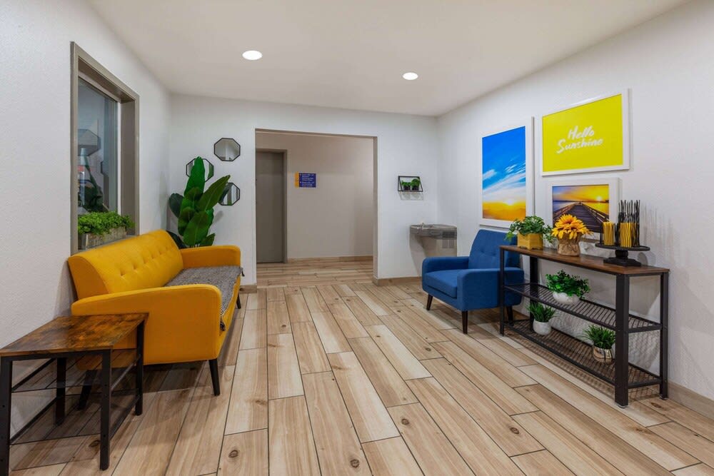 Days Inn by Wyndham Racine/Sturtevant 2