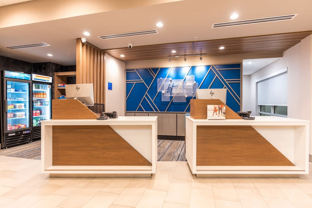 Holiday Inn Express & Suites Charlottesville by IHG 2