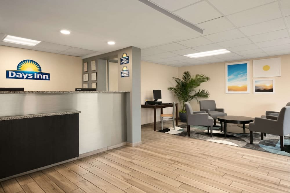 Days Inn by Wyndham Clearwater/Central 2