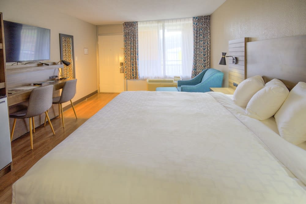 Clarion Pointe Downtown Gatlinburg 1