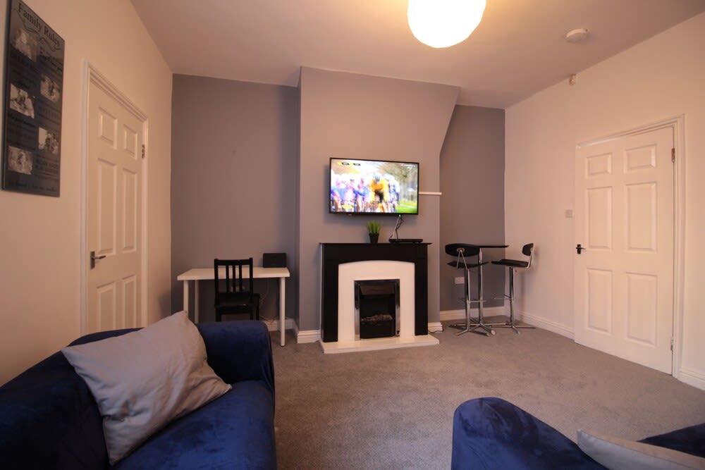 Lovely 2-bed Downstairs Apartment 1