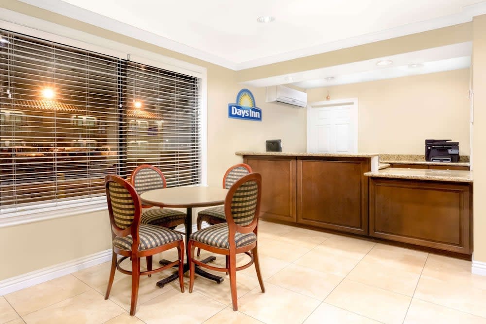 Days Inn by Wyndham Kingman East 2