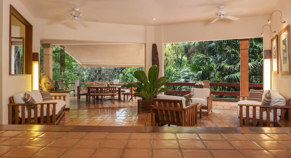 Capitán Suizo Beachfront Boutique Hotel 3