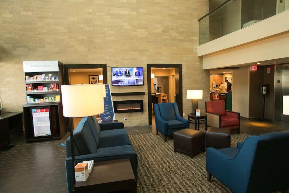 Comfort Suites Oakbrook Terrace near Oakbrook Center 2