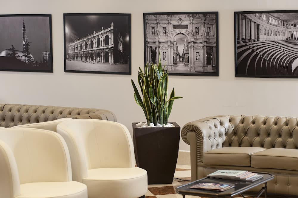 SHG Hotel De La Ville 4