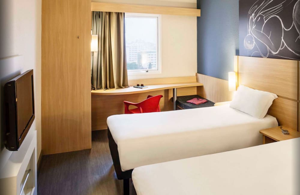ibis Macae 2