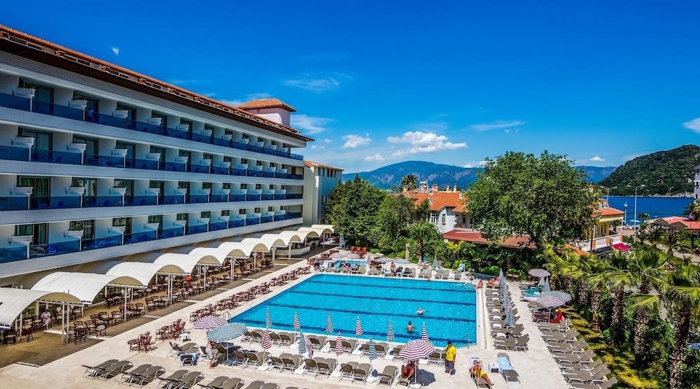 L’ETOILE BEACH HOTEL 1